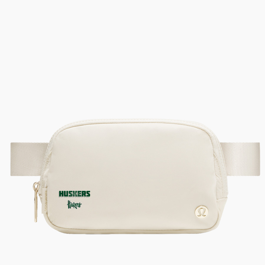 HOLDINGFORD HIGH SCHOOL HUSKERS <span class="pdp-name-mascot">HOLDINGFORD HUSKERS</span> lululemon Everywhere Belt Bag